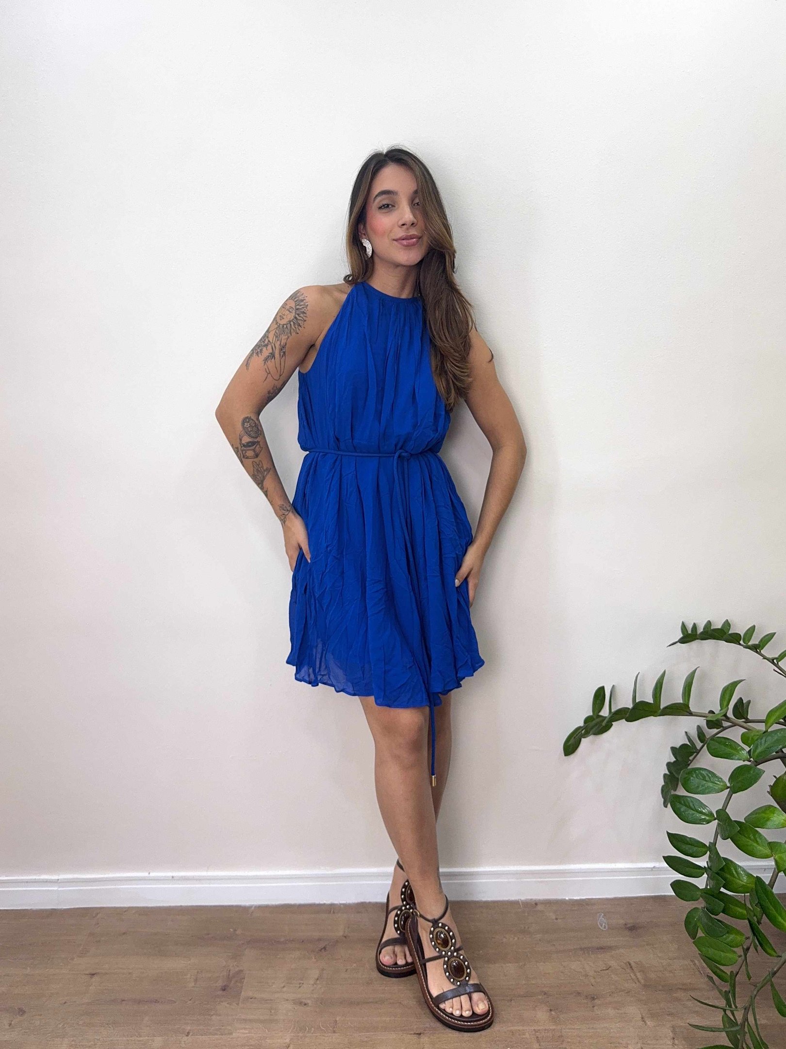 Vestido de chiffon con tirantes finos y falda tipo cascada Papaya